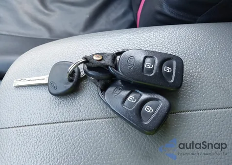 2011 Kia Sorento Lx V6 из США, поврежденный, VIN 5XYKT4A23BG164296